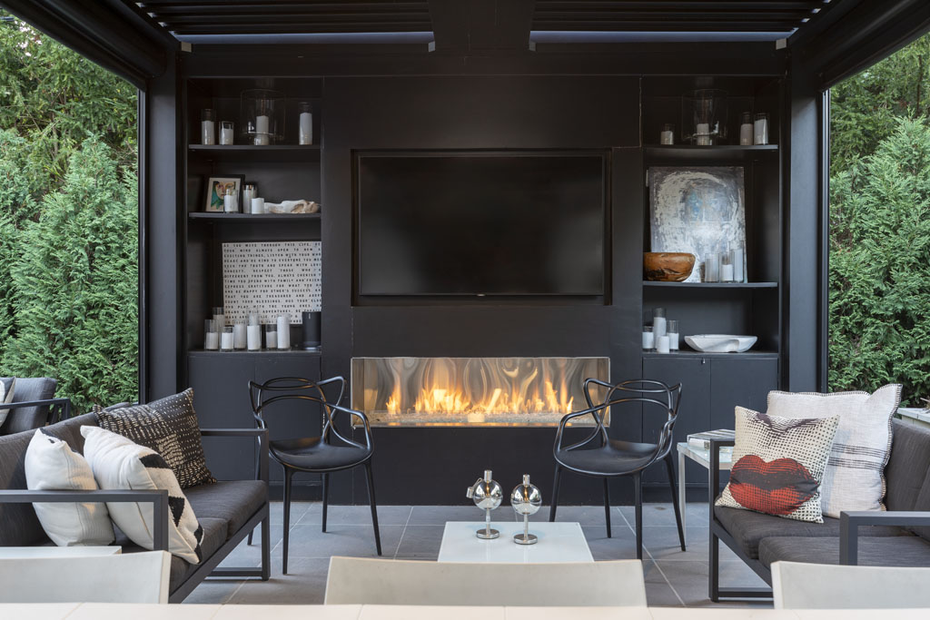 Year- Round Outdoor Living: Designing a Versatile Exterior Space 