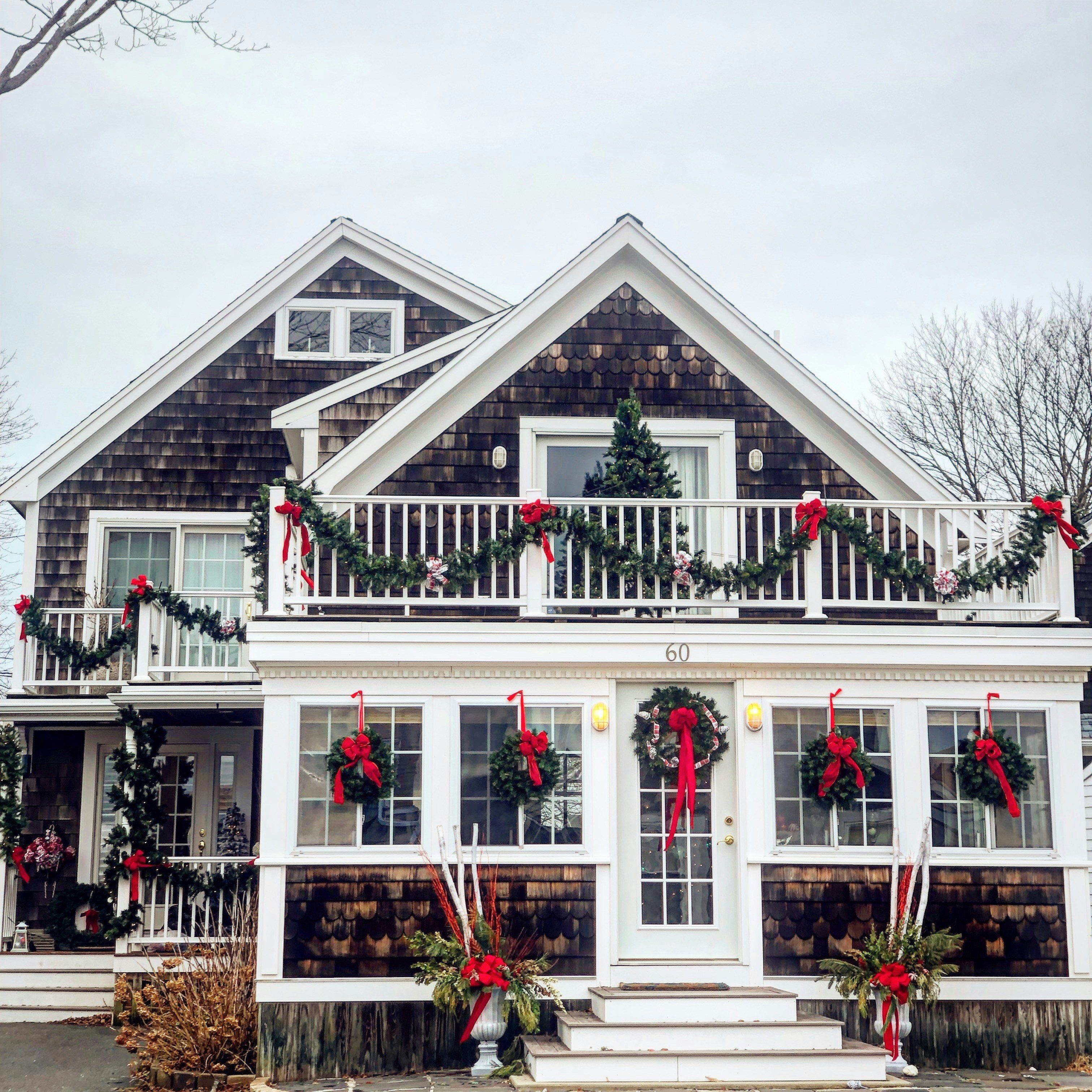 Unwrapping Joy: Perfect Christmas Gifts for a New Homeowner This Holiday Season 