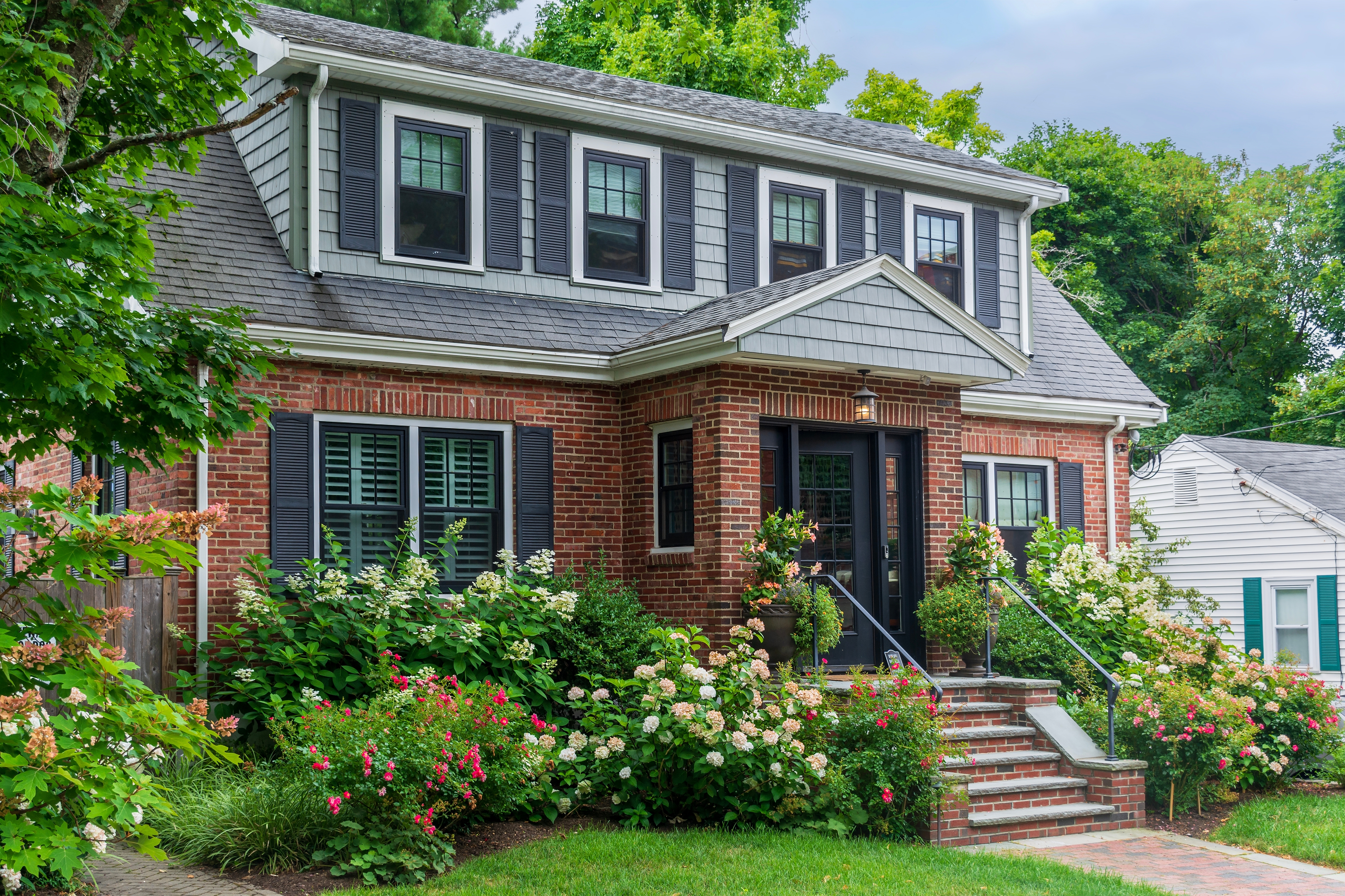 Enhancing Your Home's Curb Appeal on a Budget: Exterior Renovation Ideas